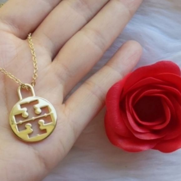 Authentic Tory Burch Logo Charm 18” Gold Plated Necklace - Picture 9 of 12